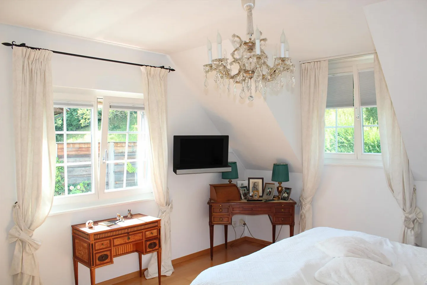 Exklusives Einfamilienhaus mit 6,5 Zimmern, Garten und Pool in Riehen - Foto 10 von 15