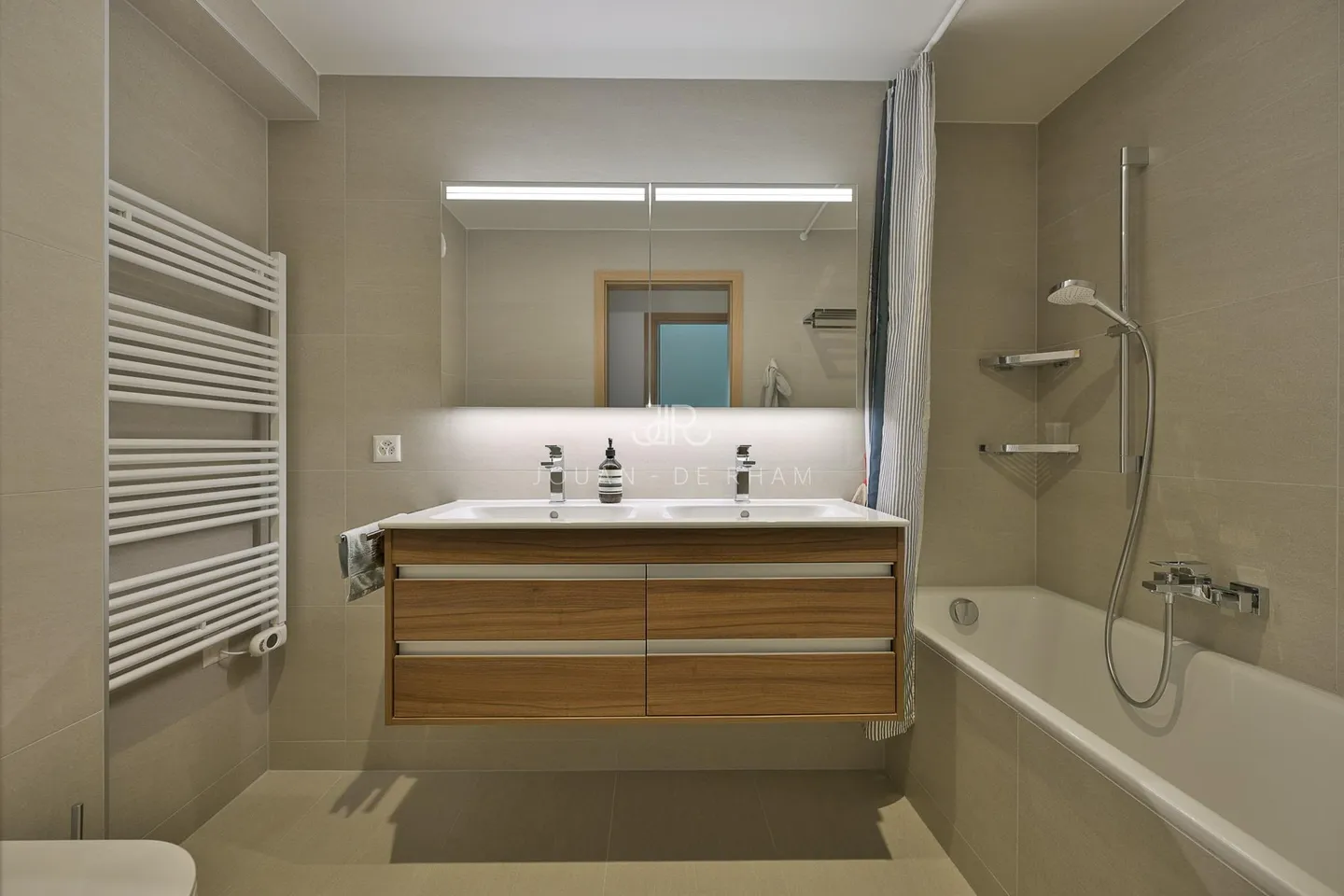 Family apartment in the village center - Photo 12 of 13