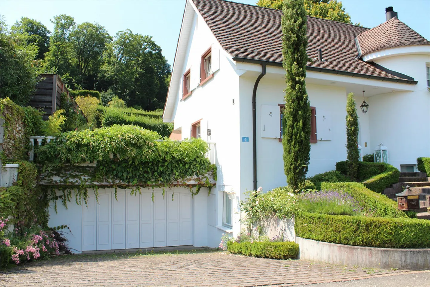 Exklusives Einfamilienhaus mit 6,5 Zimmern, Garten und Pool in Riehen - Foto 15 von 15