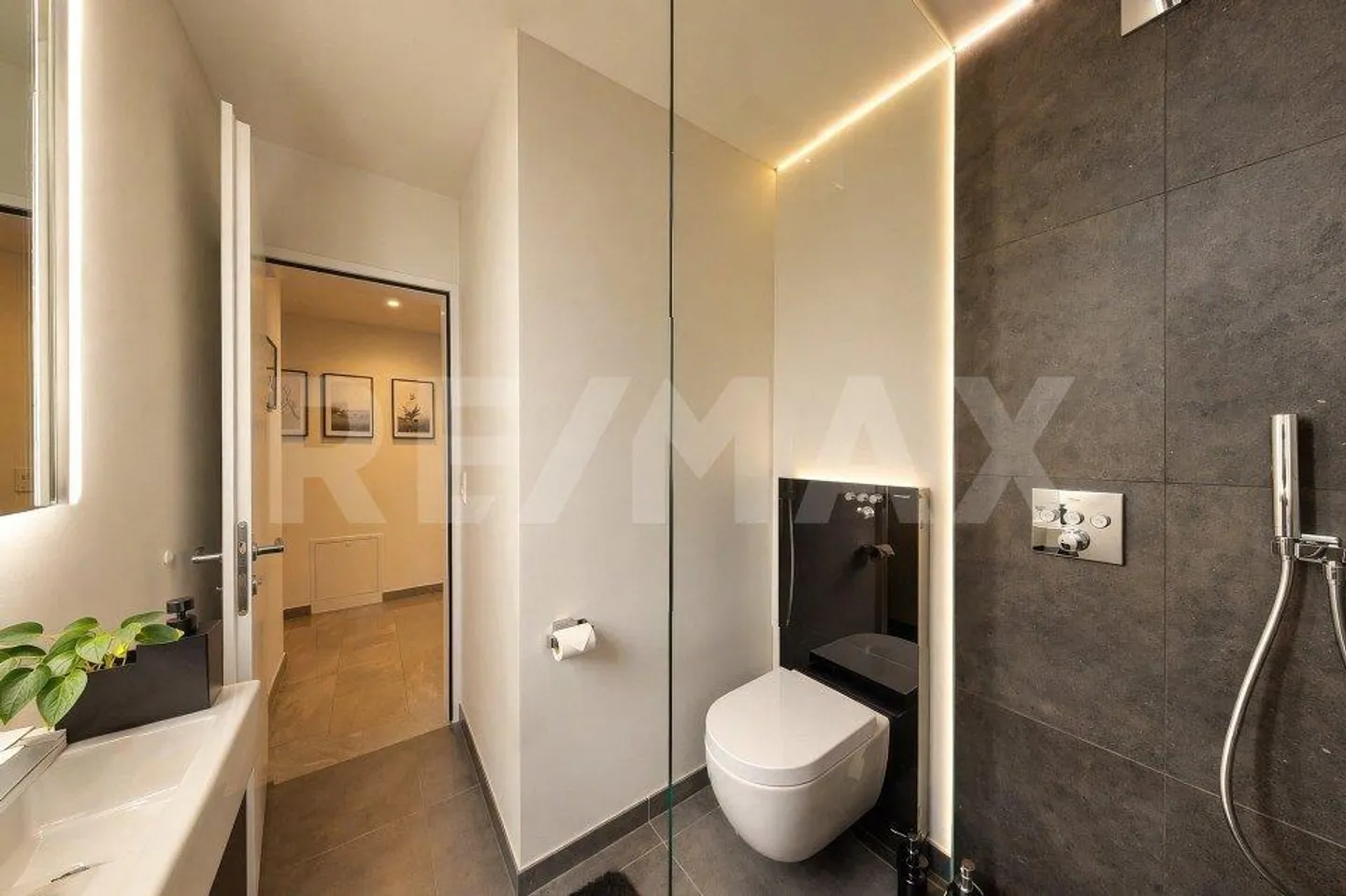 Modern, well-kept, convincing | 5.5+ room house | Living at a high... - Photo 5 of 13