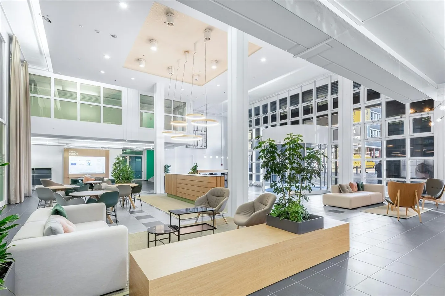 PLAZA | Bright office space on the top floor - Photo 4 of 5