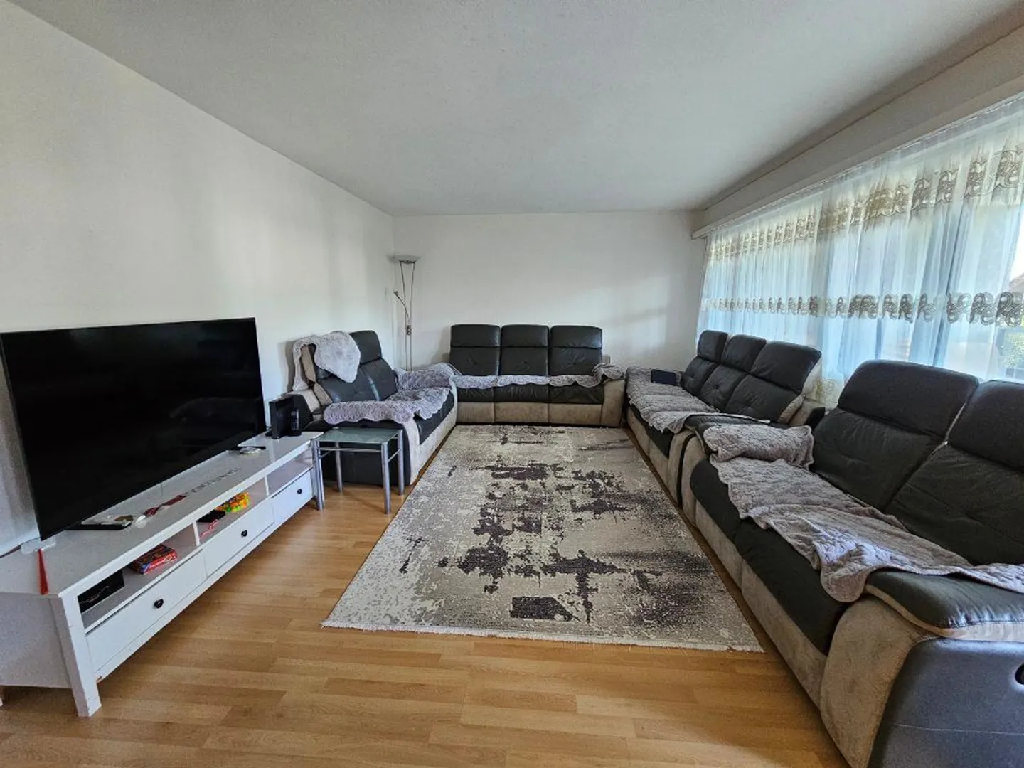 Moderno appartamento di 5 ½ locali al piano rialzato - Foto 4 di 13