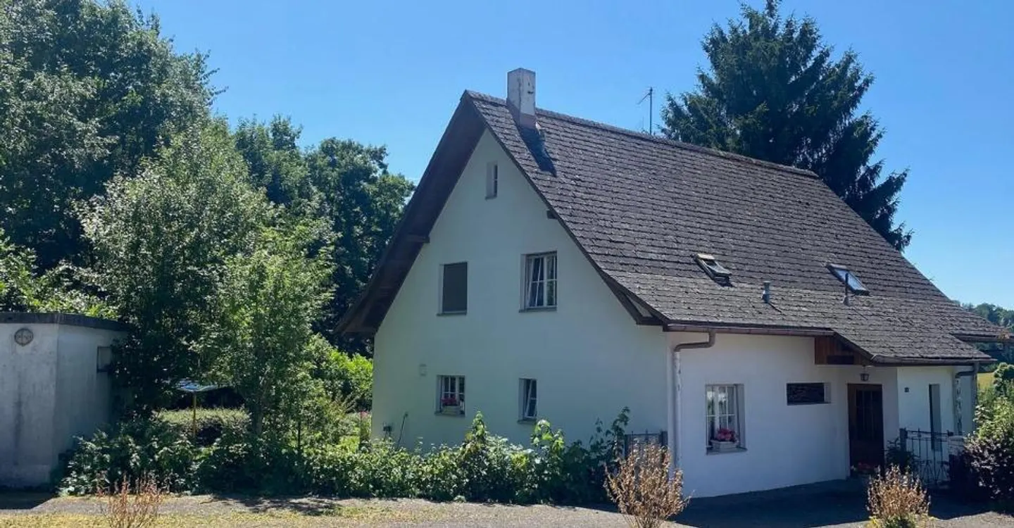 Maison spacieuse à rénover - Photo 1 sur 5