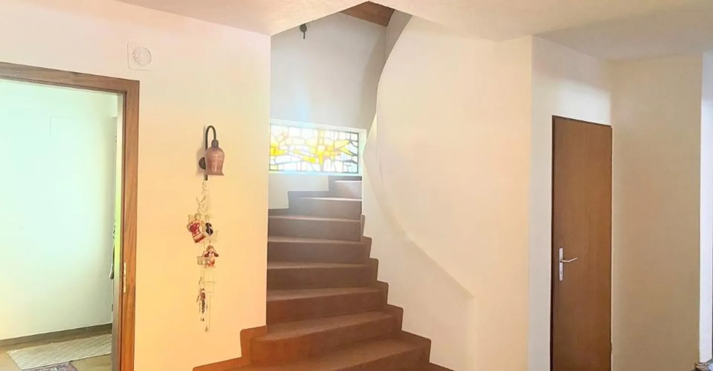 Maison spacieuse à rénover - Photo 3 sur 5