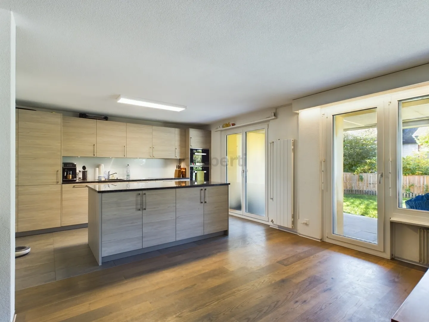 Appartement exclusif de 3,5 pièces avec grande terrasse et jardin à Bolligen - Photo 4 sur 8