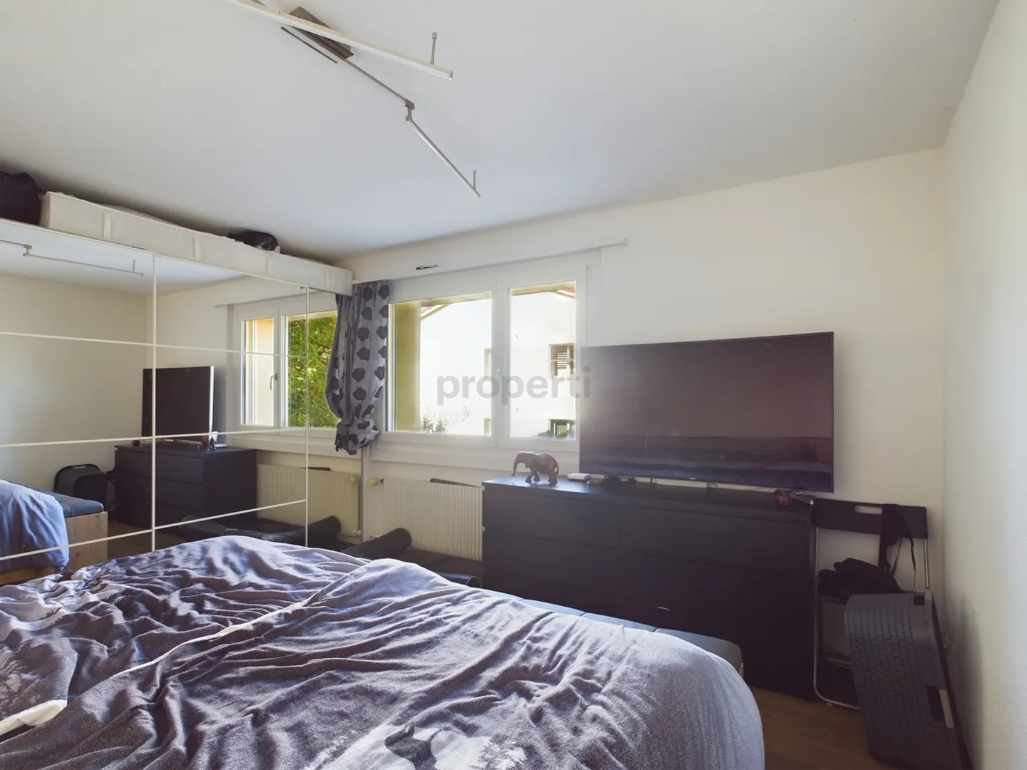 Appartement exclusif de 3,5 pièces avec grande terrasse et jardin à Bolligen - Photo 5 sur 8