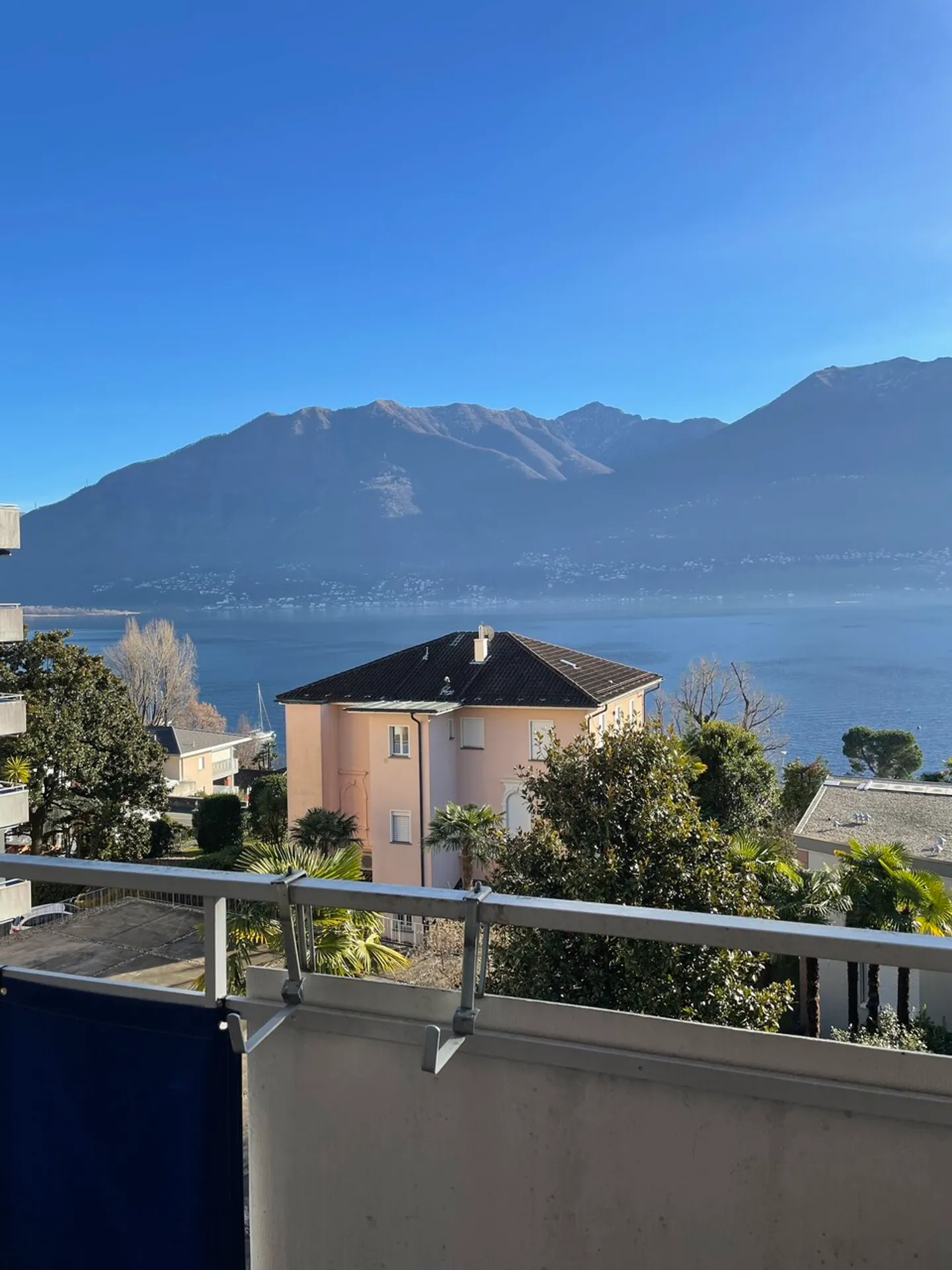 MINUSIO, Affittiamo 2½ locali con vista lago - Foto 1 di 6