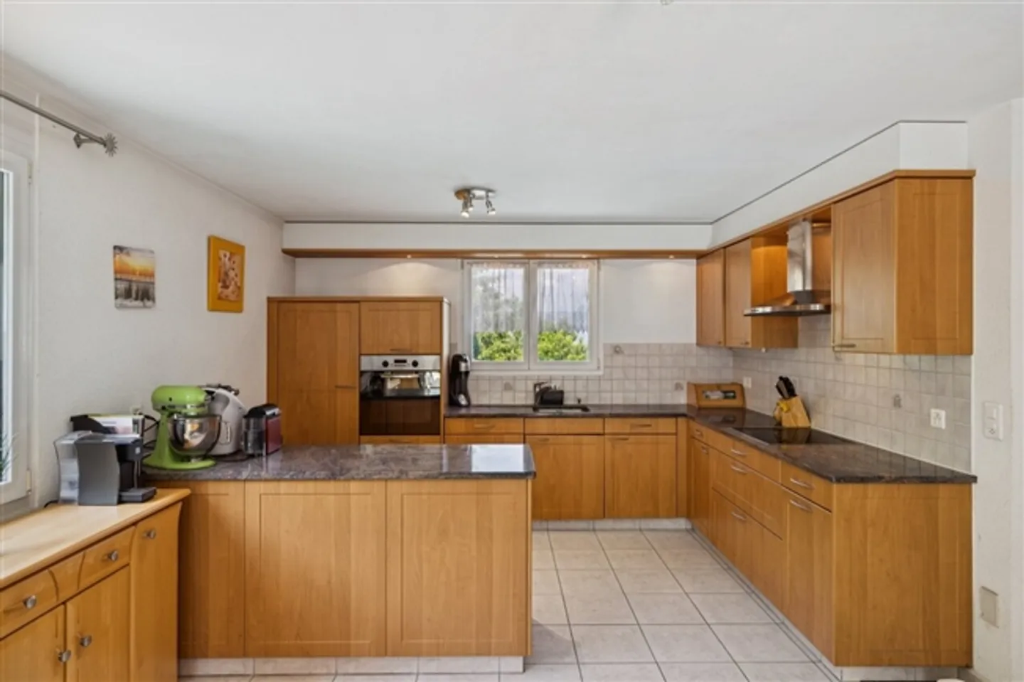 Propriété avec garage professionnel et atelier - Photo 3 sur 8