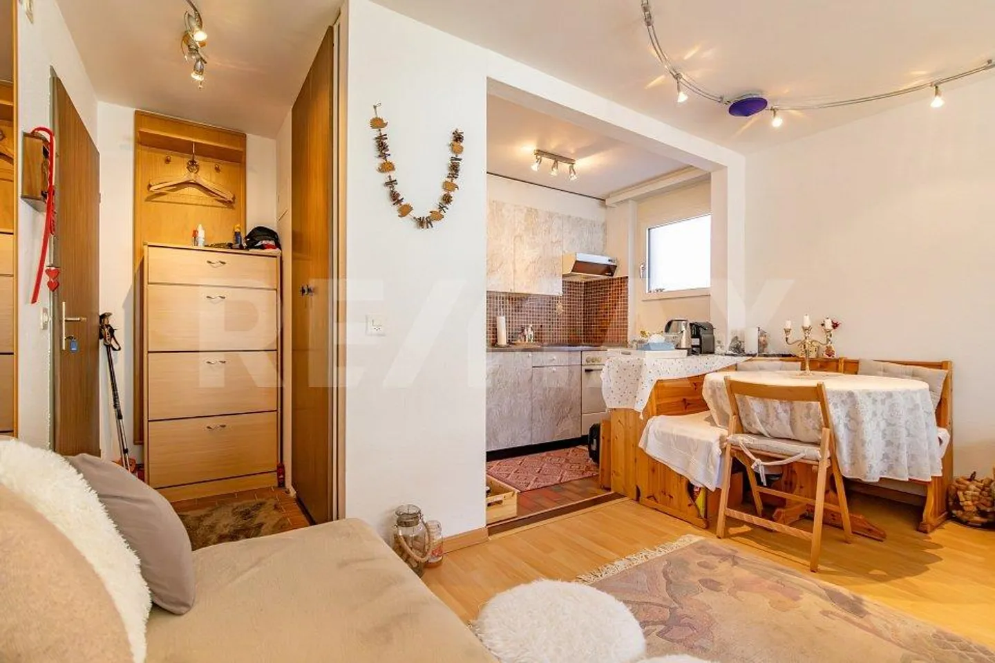 Scopri il fascino vallesano: bellissimo studio a Bellwald! - Foto 4 di 7