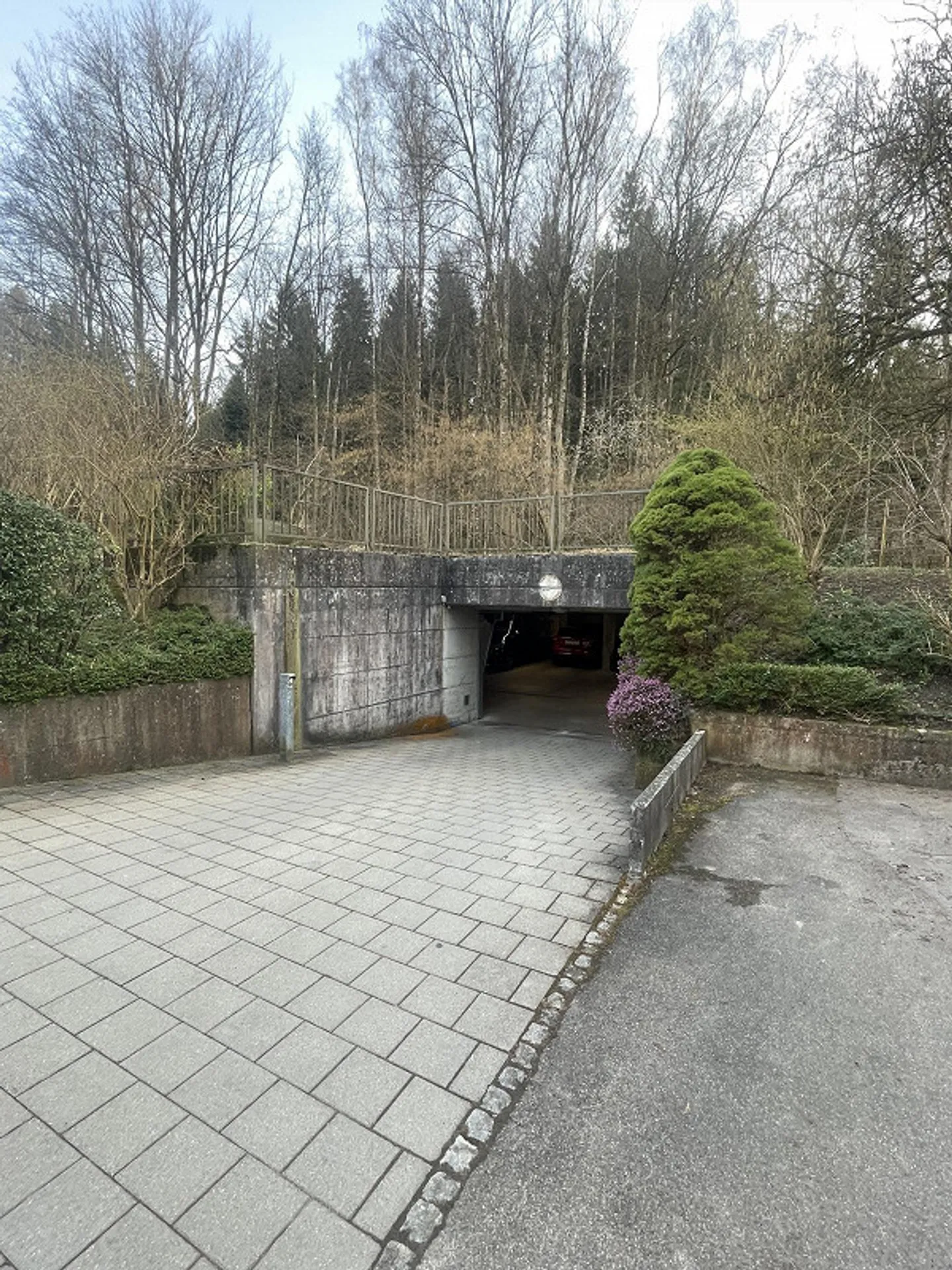 Posto auto sotterraneo a Zollikerberg (Rietholzstrasse) in affitto - Foto 2 di 3