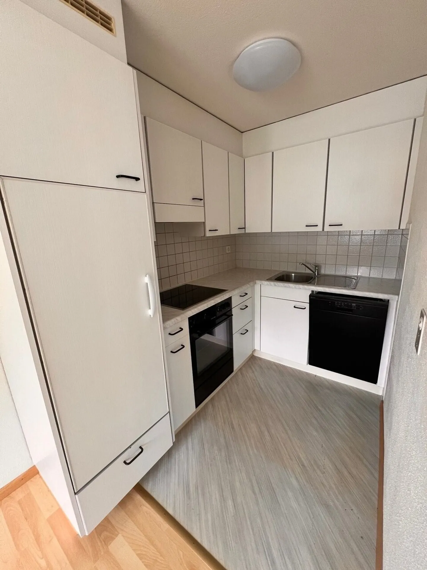 Looking for a new home? - Photo 3 of 11
