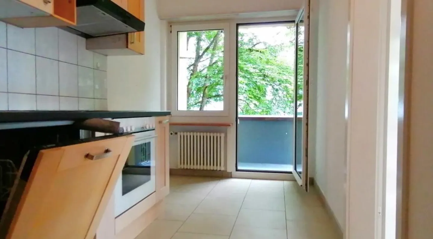 Spacious 3.5-room apartment with balcony in Neuhausen am Rheinfall - Photo 3 of 6