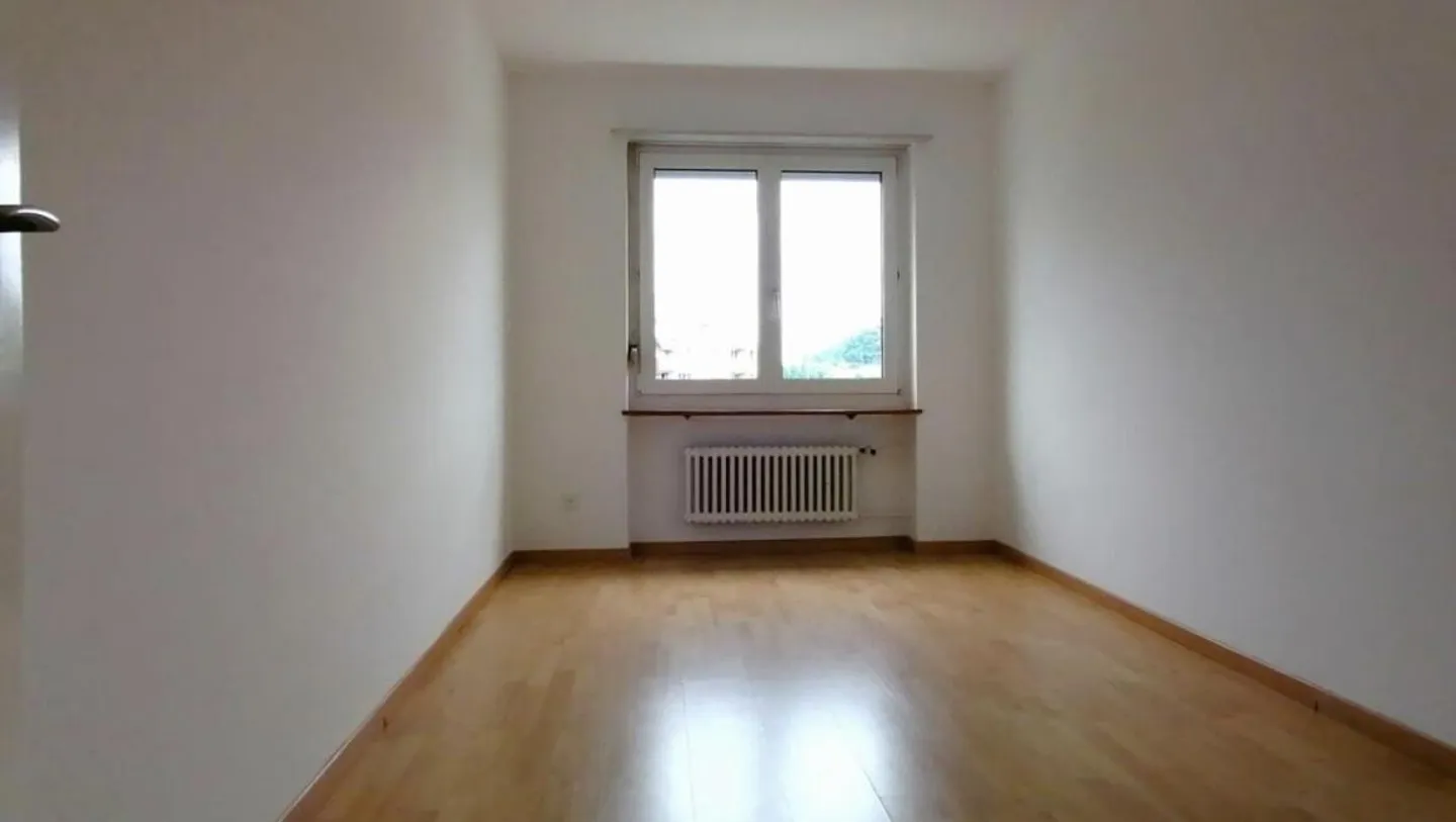 Spacious 3.5-room apartment with balcony in Neuhausen am Rheinfall - Photo 5 of 6