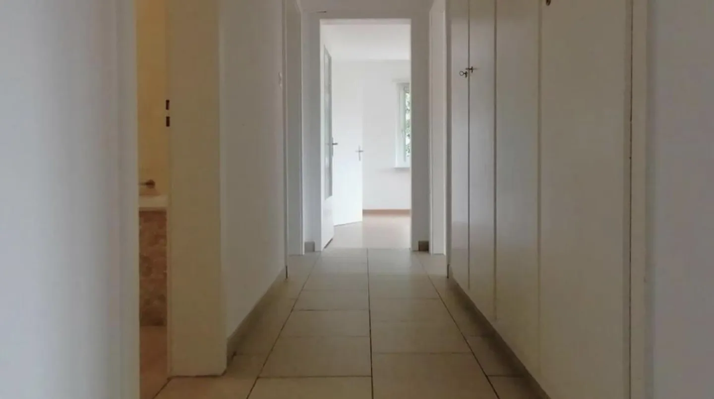 Spacious 3.5-room apartment with balcony in Neuhausen am Rheinfall - Photo 6 of 6