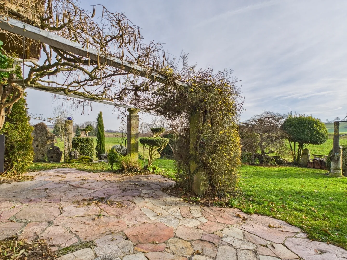 Maison multifamiliale spacieuse de 4,5 pièces avec une vue magnifique sur la verdure à Münchenwiler - Photo 11 sur 12
