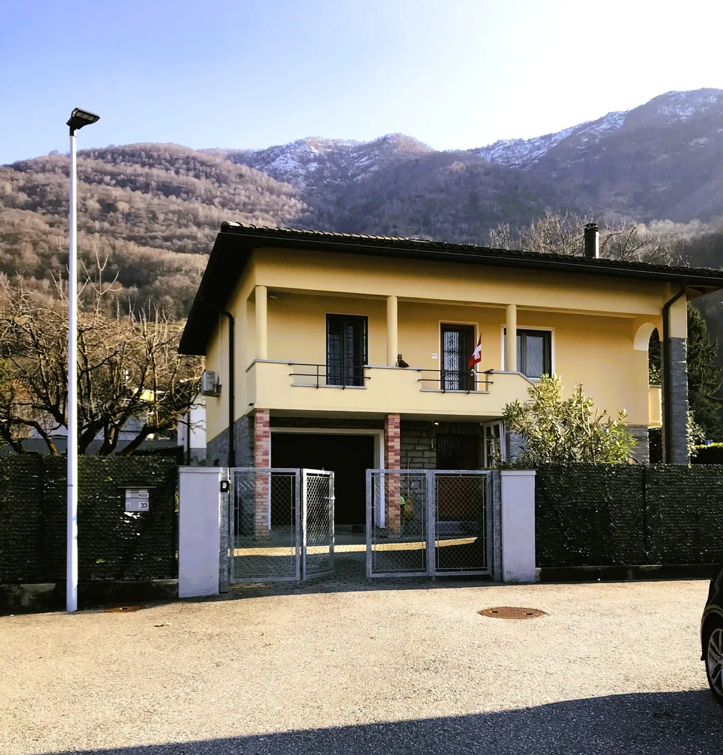 Single-family house with 4.5 rooms in Cadenazzo - Space and comfort in a central location - Photo 1 of 13