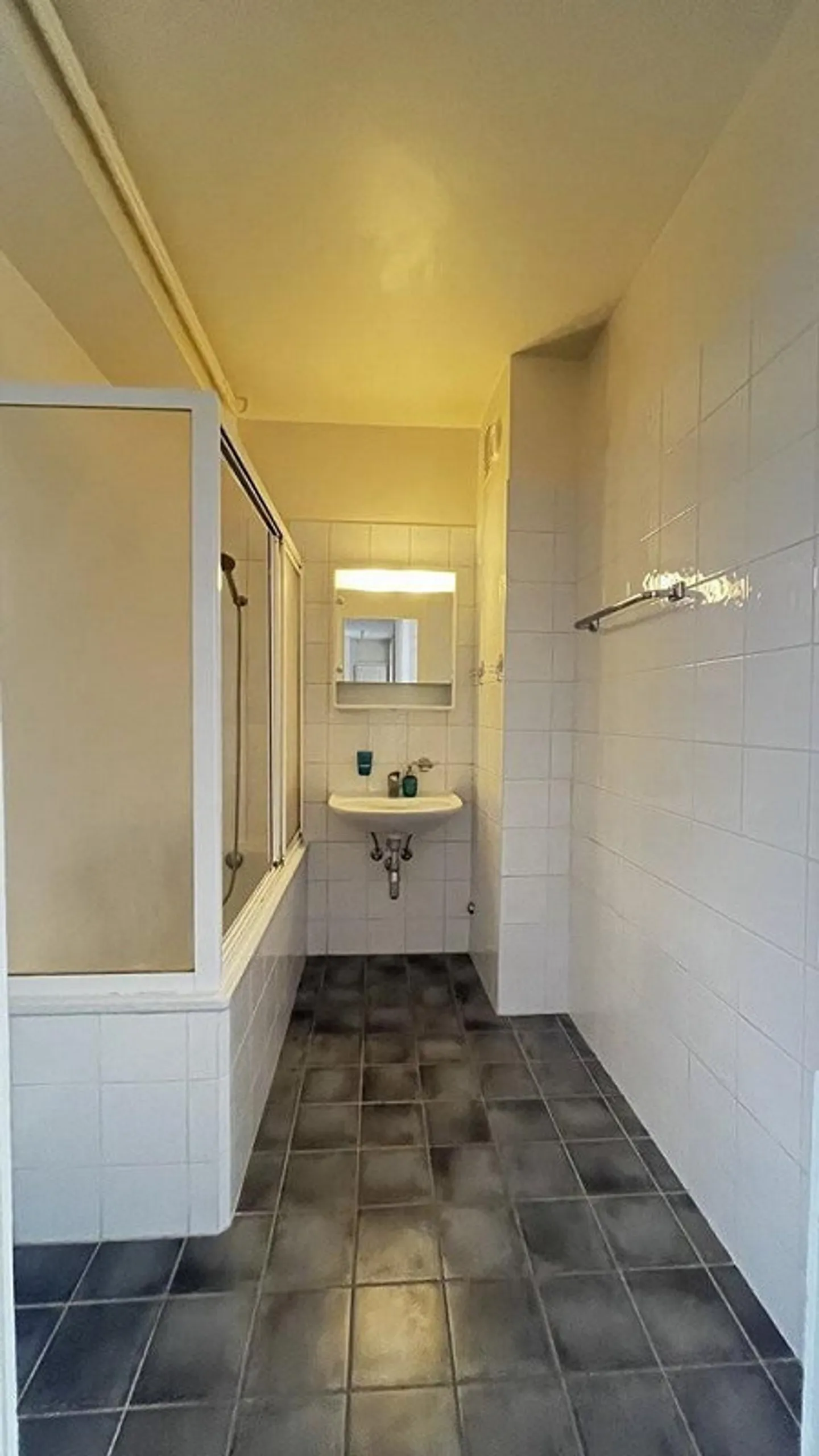 Appartement avec 3,5 pièces - près de la gare et du tram - Photo 8 sur 10