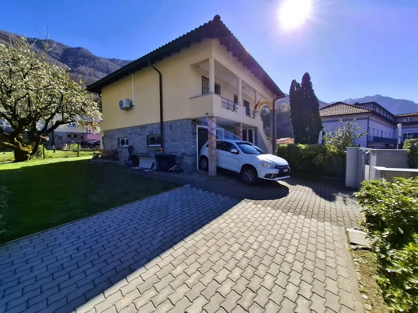 Single-family house with 4.5 rooms in Cadenazzo - Space and comfort in a central location - Photo 6 of 13