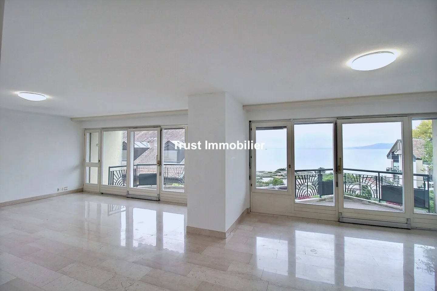 5005. Exklusiv - Penthouse in erster Reihe am See in Villeneuve - Foto 4 von 18