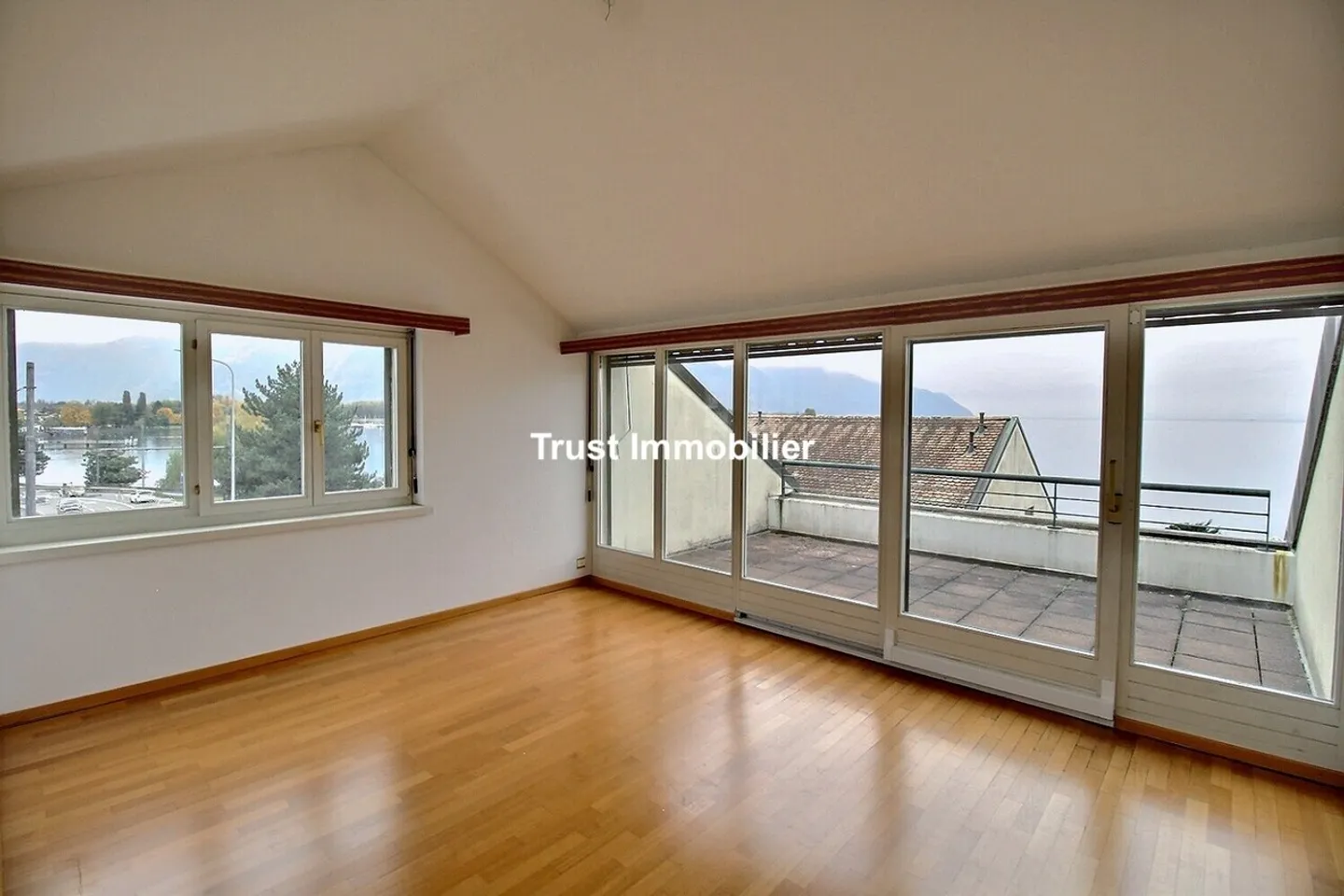 5005. Exklusiv - Penthouse in erster Reihe am See in Villeneuve - Foto 11 von 18