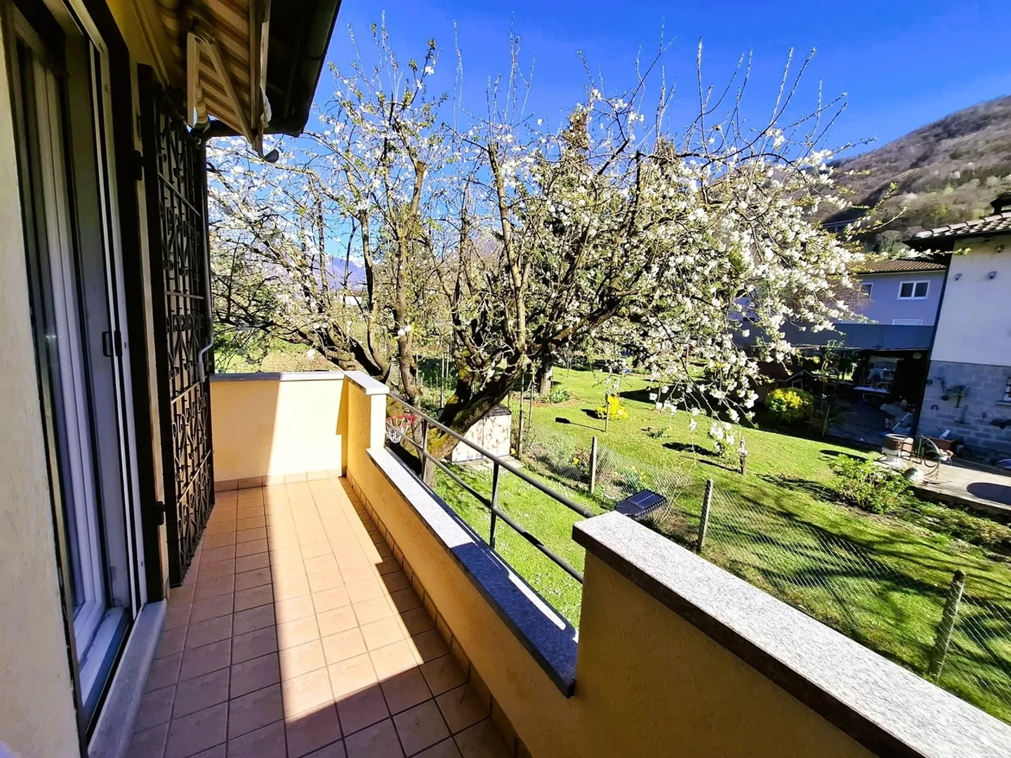Single-family house with 4.5 rooms in Cadenazzo - Space and comfort in a central location - Photo 12 of 13