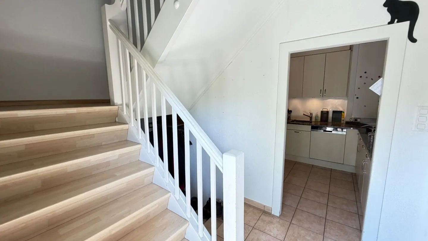Maison familiale semi-détachée spacieuse avec jardin, garage et potentiel d'aménagement - Photo 7 sur 20