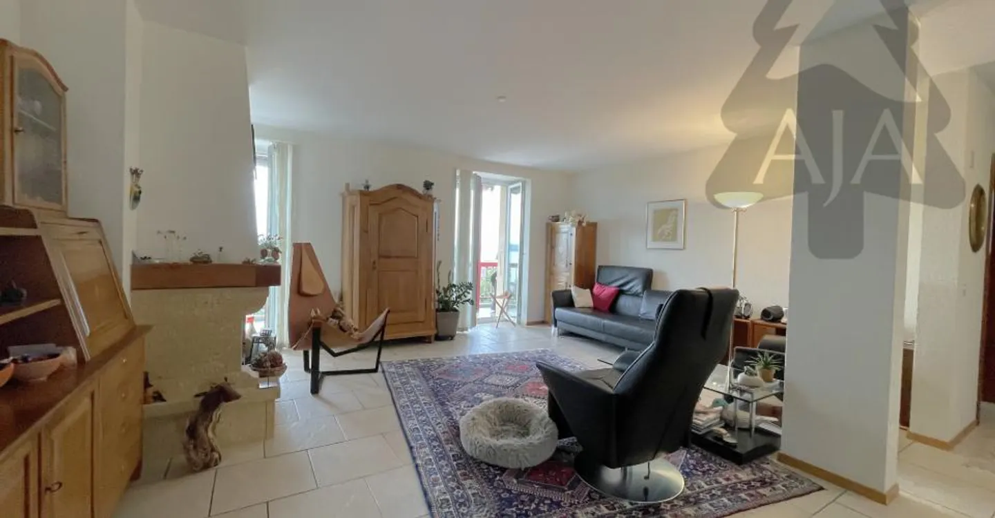 RESERVED!!! Neuchâtel, spacious 3.5-room apartment (109 m2) with balcony and individual garage - Photo 1 of 13