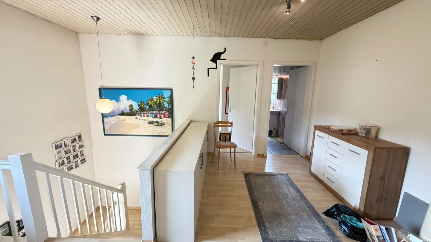 Maison familiale semi-détachée spacieuse avec jardin, garage et potentiel d'aménagement - Photo 8 sur 20