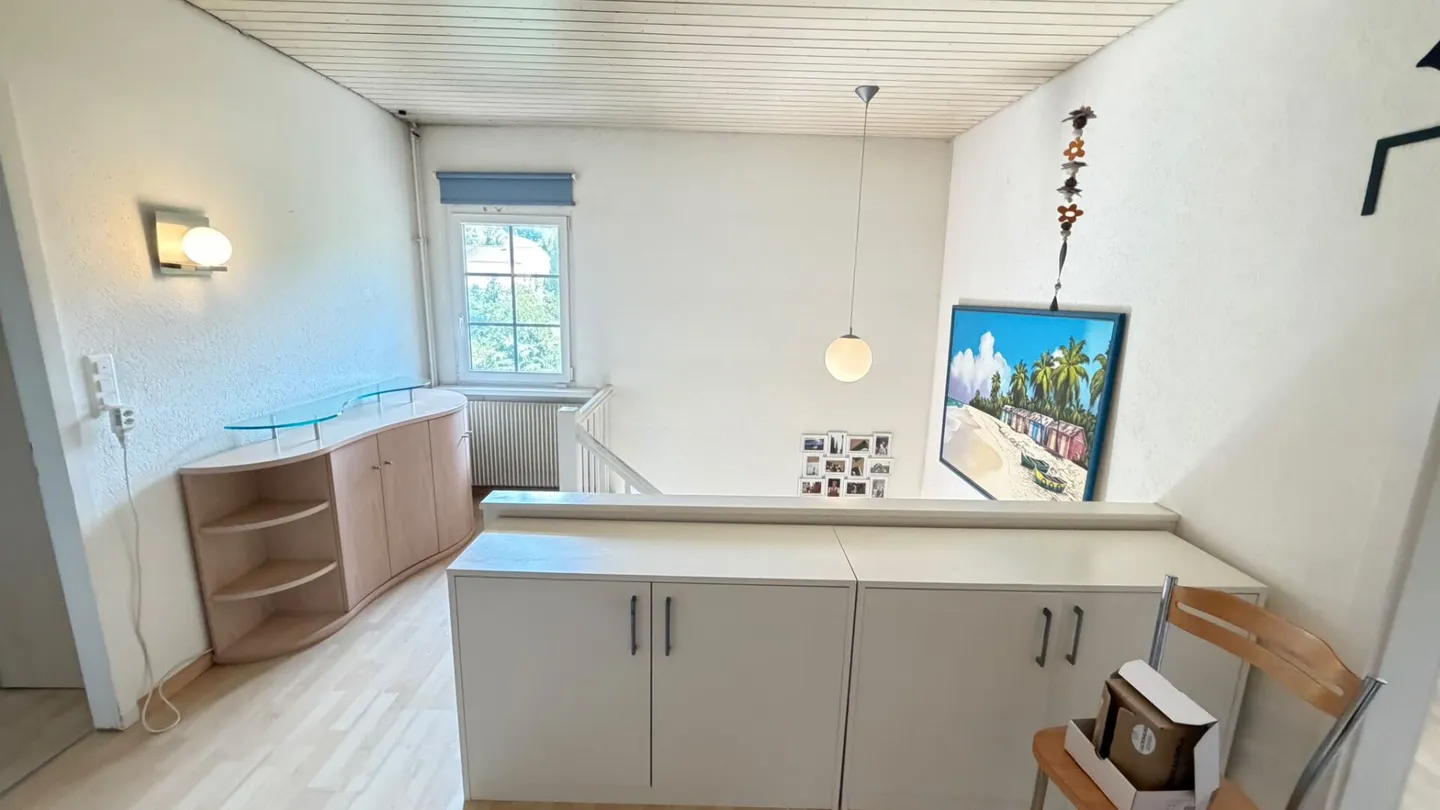 Maison familiale semi-détachée spacieuse avec jardin, garage et potentiel d'aménagement - Photo 9 sur 20