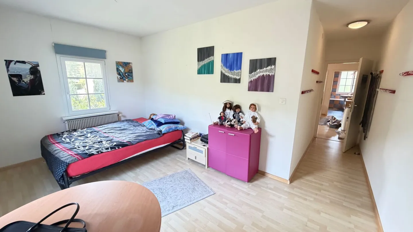 Maison familiale semi-détachée spacieuse avec jardin, garage et potentiel d'aménagement - Photo 10 sur 20