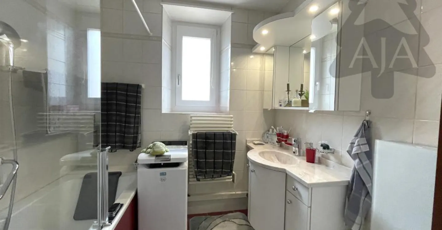 RESERVED!!! Neuchâtel, spacious 3.5-room apartment (109 m2) with balcony and individual garage - Photo 9 of 13