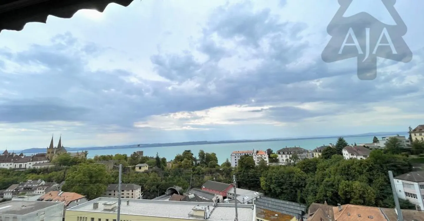RESERVED!!! Neuchâtel, spacious 3.5-room apartment (109 m2) with balcony and individual garage - Photo 11 of 13