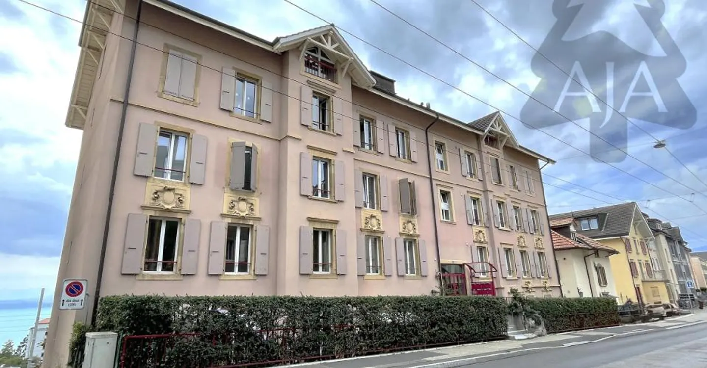 RESERVED!!! Neuchâtel, spacious 3.5-room apartment (109 m2) with balcony and individual garage - Photo 12 of 13