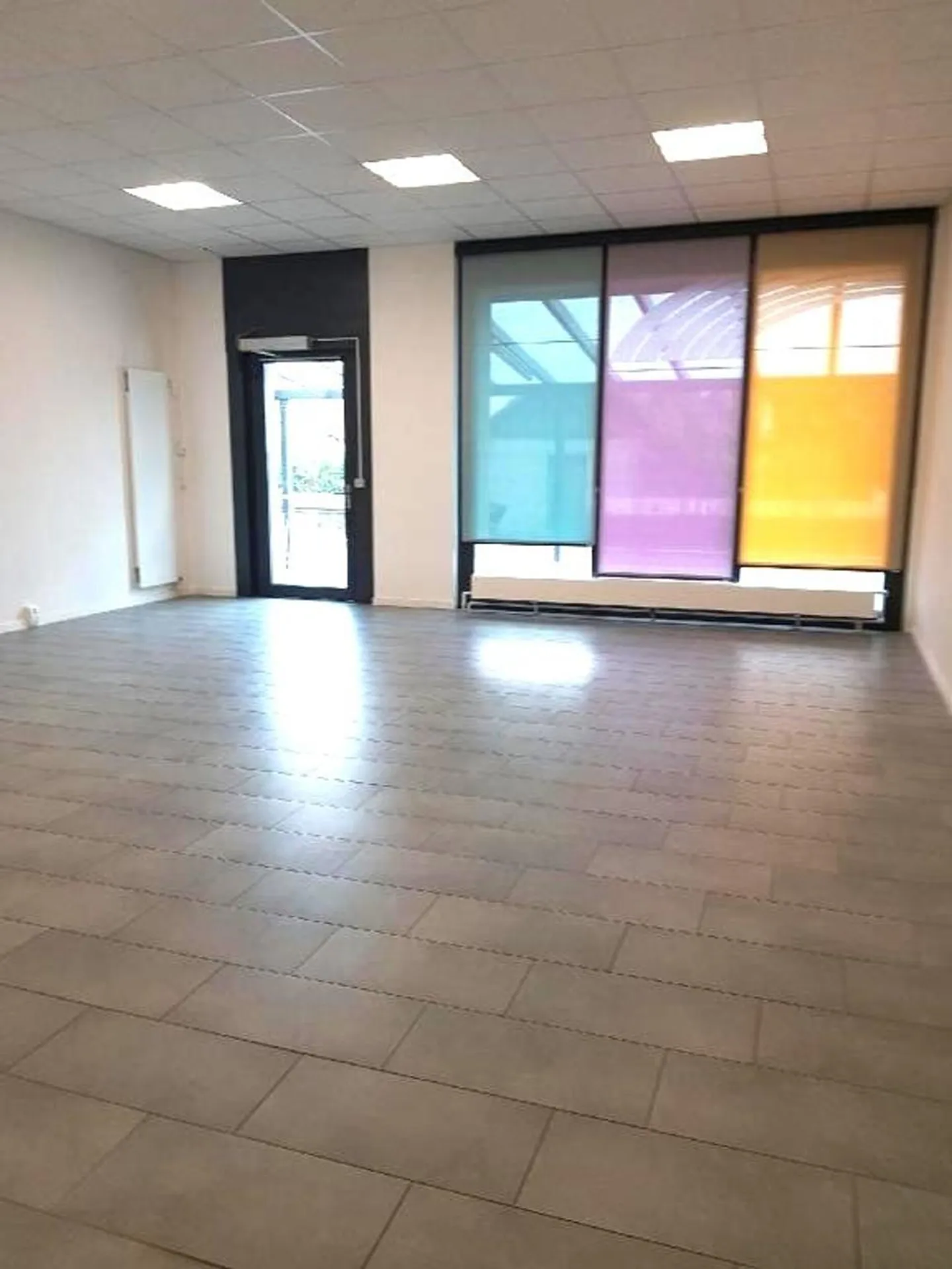 Spazio commerciale di circa 62m2 in affitto a Landeron - Foto 1 di 4