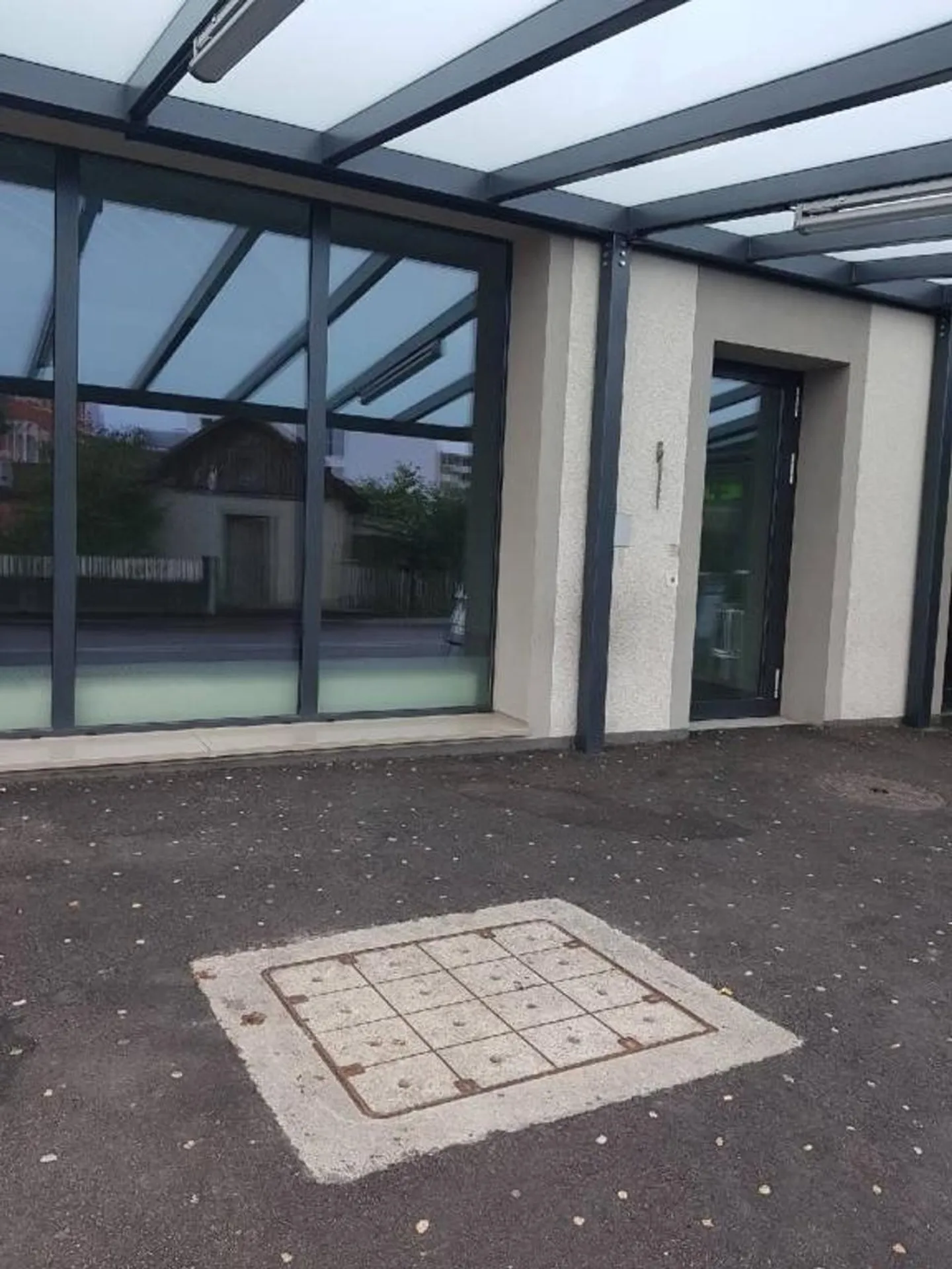 Spazio commerciale di circa 62m2 in affitto a Landeron - Foto 3 di 4