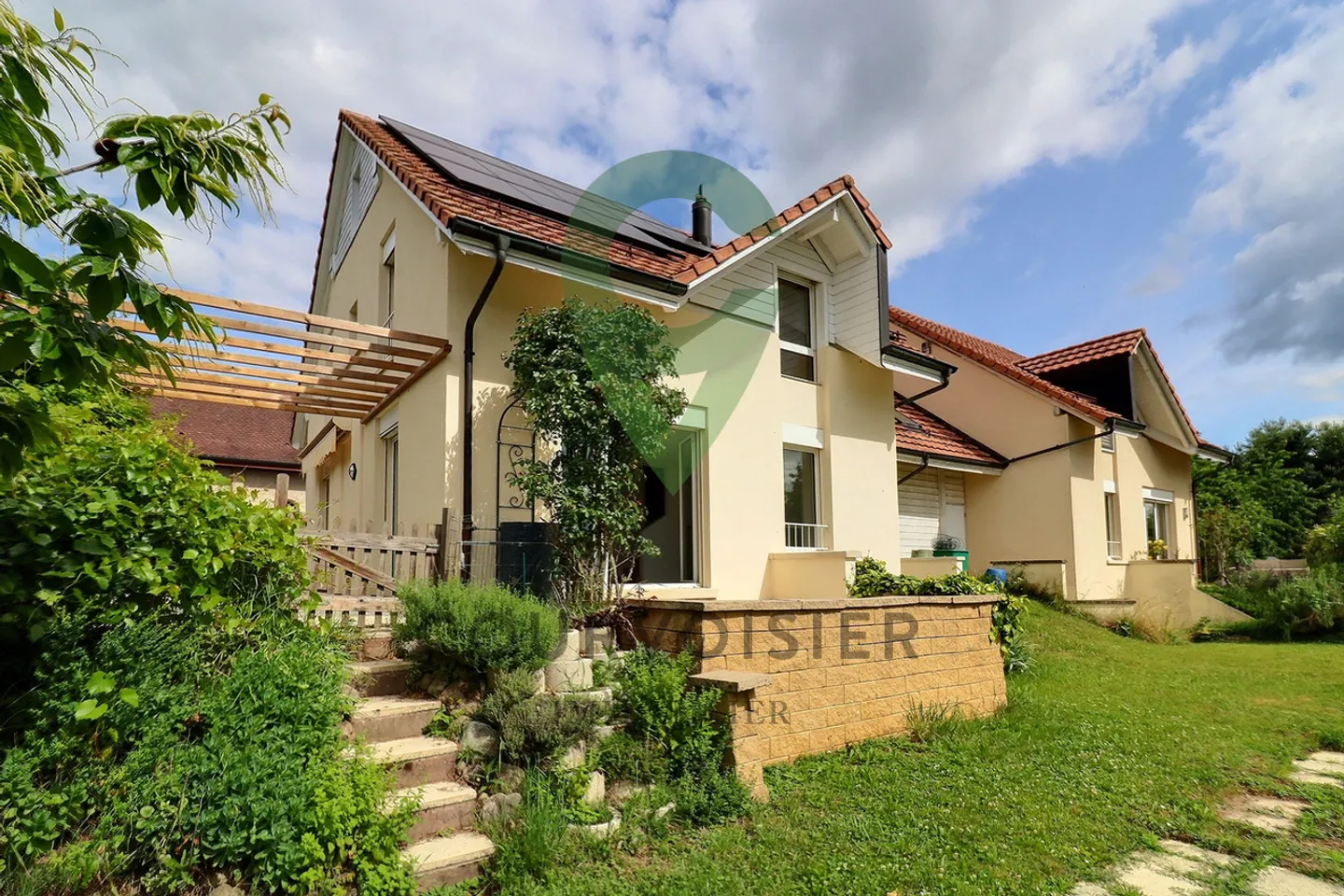 Bellissima villa bifamiliare ristrutturata con piscina - Foto 1 di 12