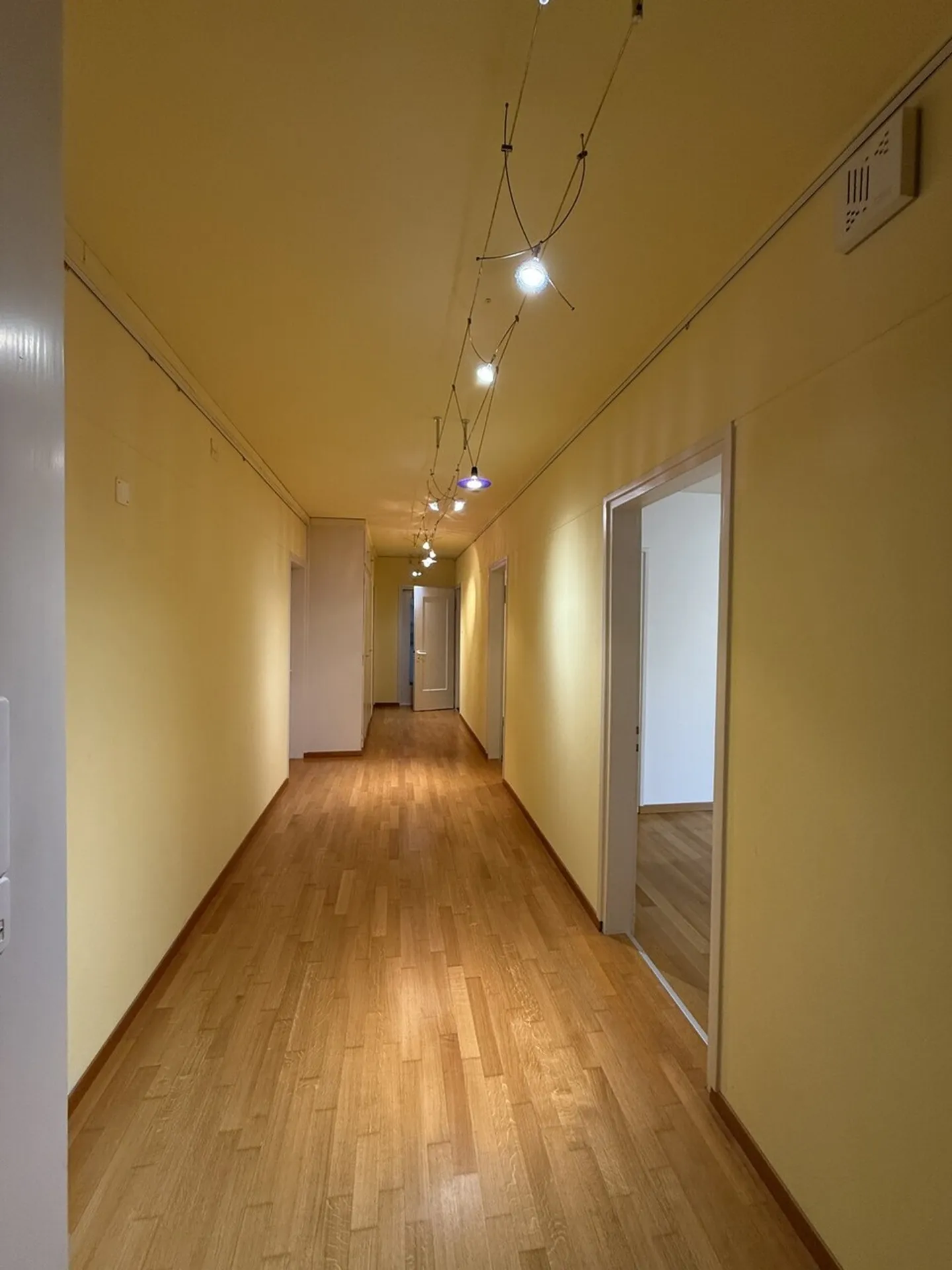 Commercial space directly at Zug train station - Photo 2 of 13