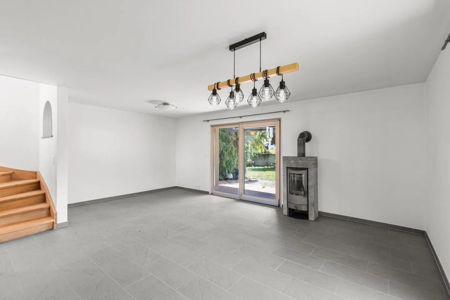 Charmante maison individuelle dans quartier résidentiel! - Photo 4 sur 11