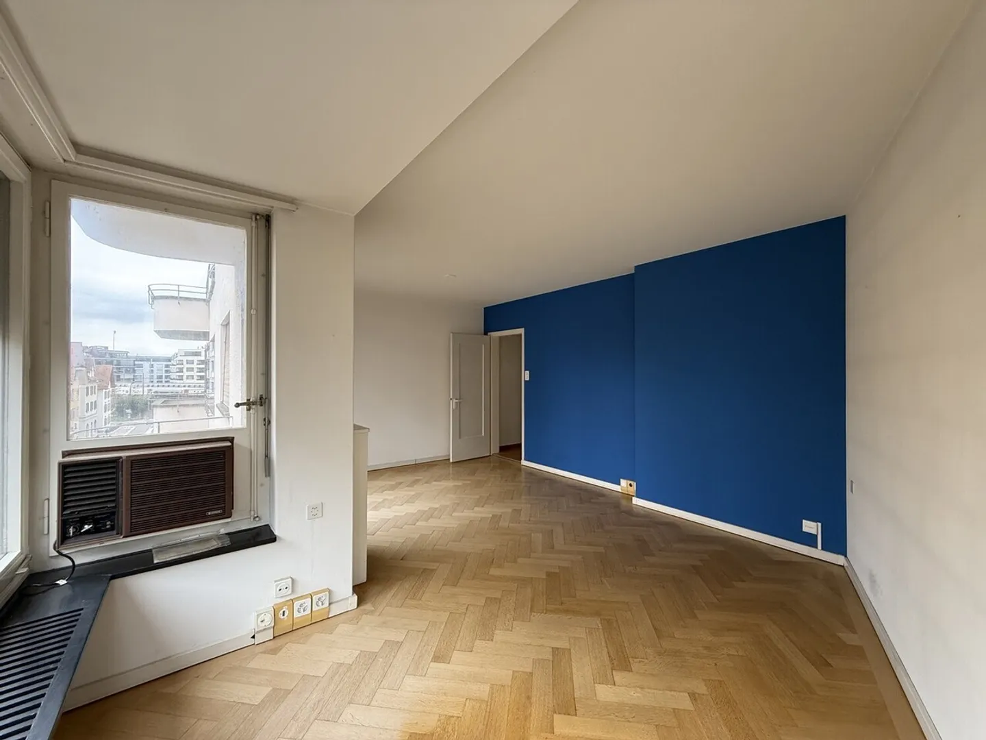 Commercial space directly at Zug train station - Photo 9 of 13