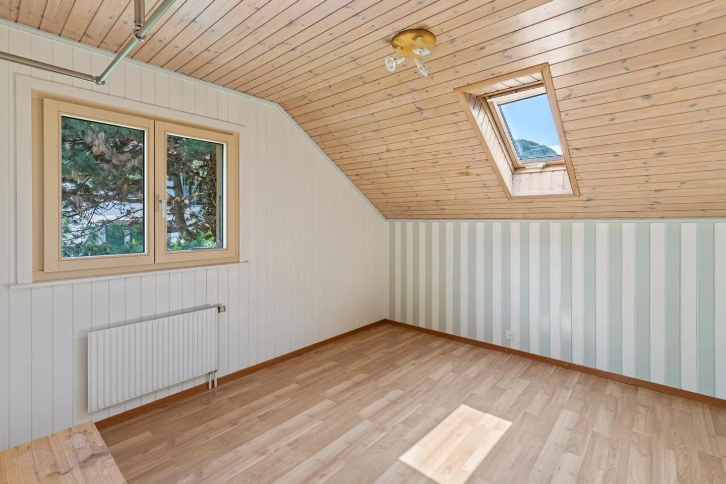 Charmante maison individuelle dans quartier résidentiel! - Photo 7 sur 11