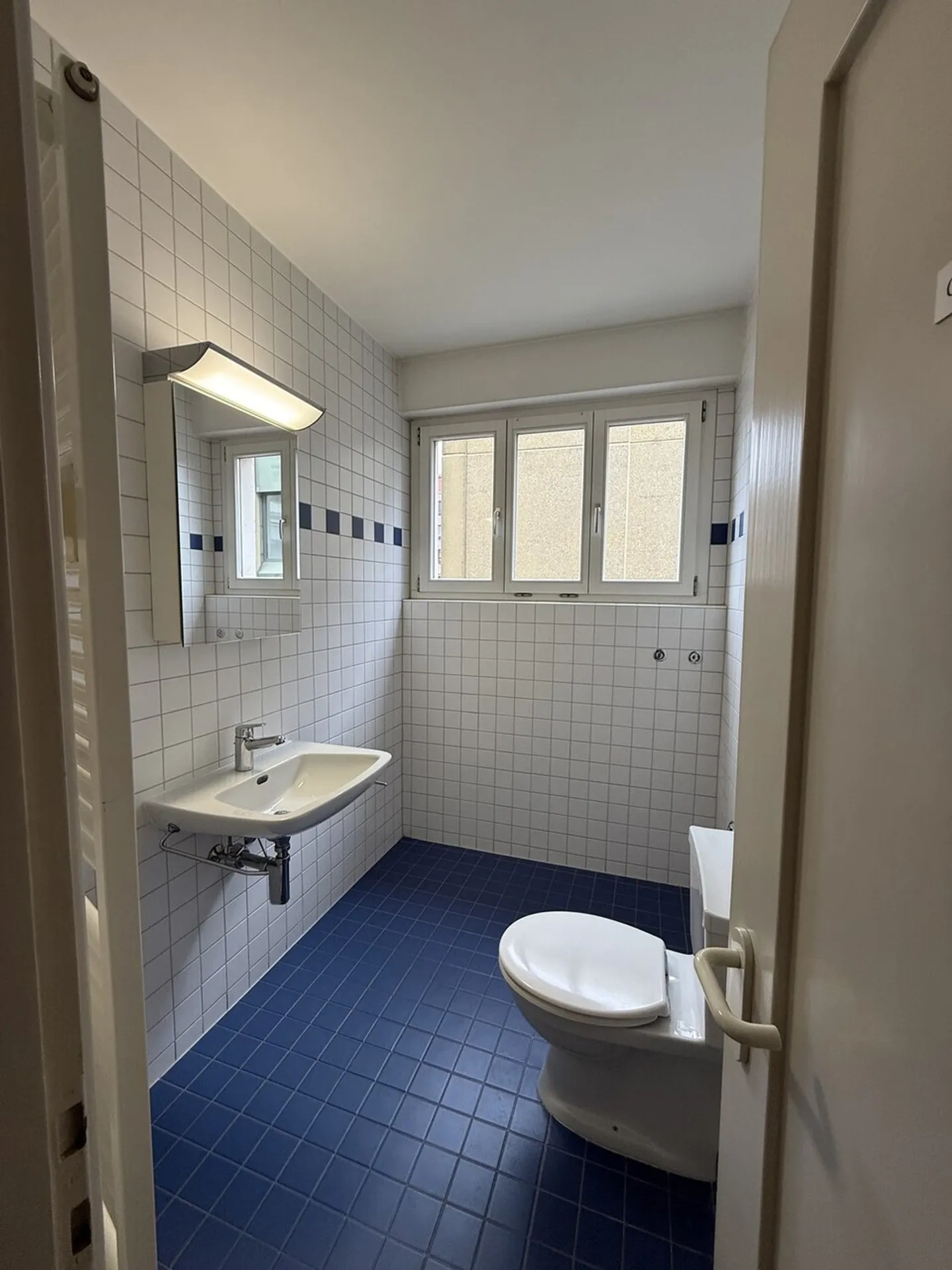 Commercial space directly at Zug train station - Photo 11 of 13
