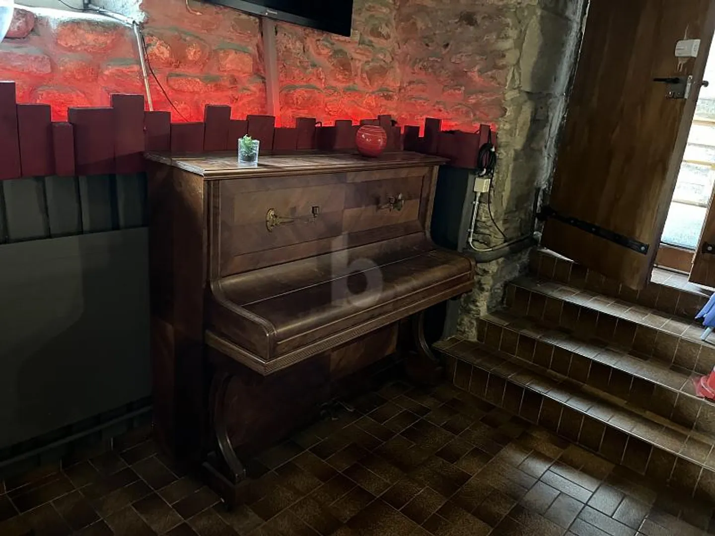 MAGNIFIQUE BAR À VIN DANS UNE CAVE VOÛTÉE - Photo 4 sur 5