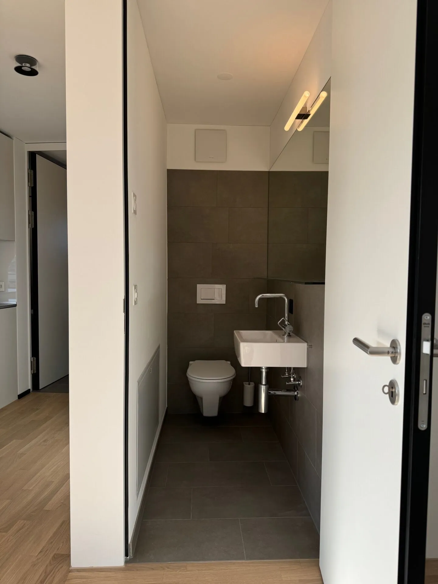 Attico luminoso con grande terrazza - prima occupazione - Foto 9 di 11