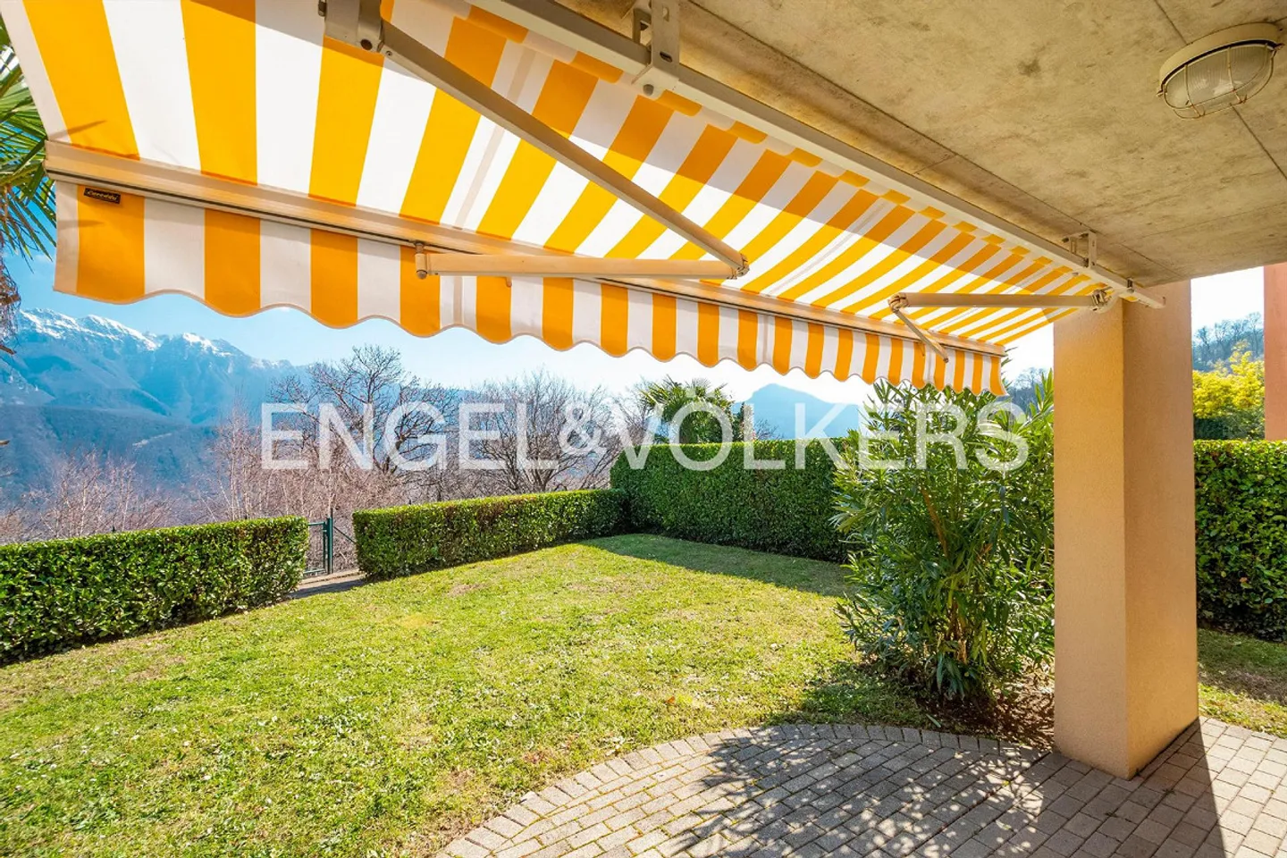 Casa con giardino in posizione tranquilla - Foto 2 di 13