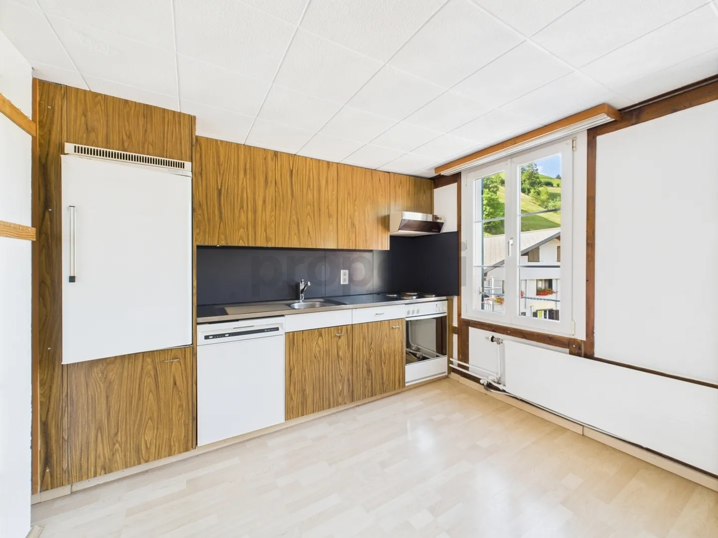 Grosszügige 2.5-Zimmer Wohnung in Alpthal - Foto 2 von 7