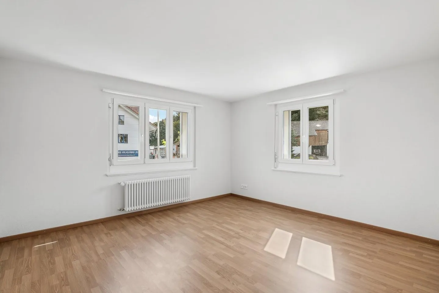 Luxurious Apartment with Balcony - Photo 4 of 10