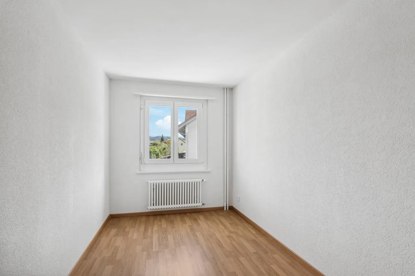 Luxurious Apartment with Balcony - Photo 5 of 10