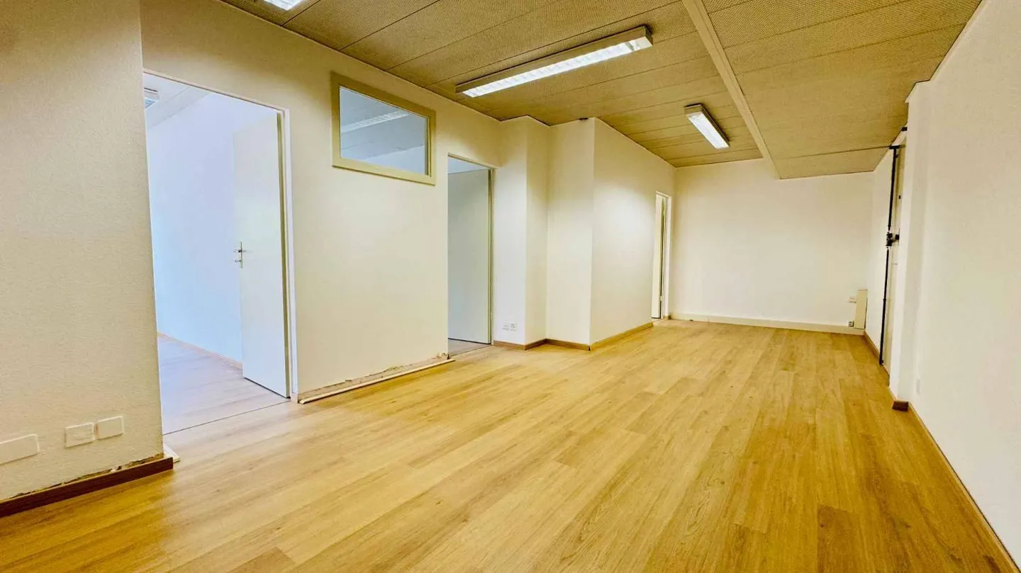 9-Zimmer-Büro - Foto 2 von 13