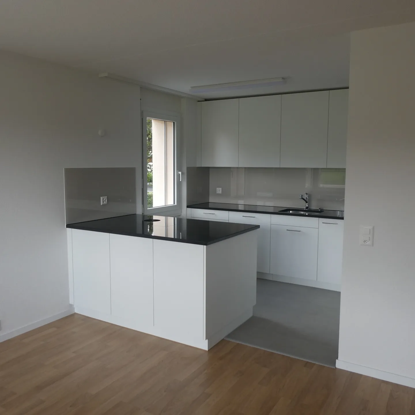 Charming 5.5-room apartment with balcony and seating area in a family-friendly location in Schüpbach - Photo 2 of 11