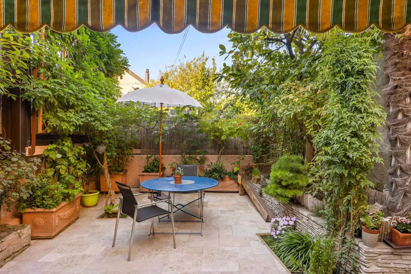Duplex elegante nel cuore di Begnins - Foto 1 di 12